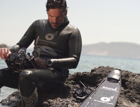 Ο Στέφανος Κόντος, ο βυθός της Ελλάδας και η «Underwater Gallery»