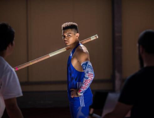 Ο Εμμανουήλ Καραλής είναι ο 20άρης που θα συζητάμε για χρόνια