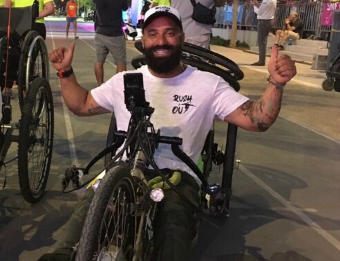 Πώς ο Μάκης Καλαράς θα τρέξει αυτόνομα με το χειρήλατό του στον Μαραθώνιο