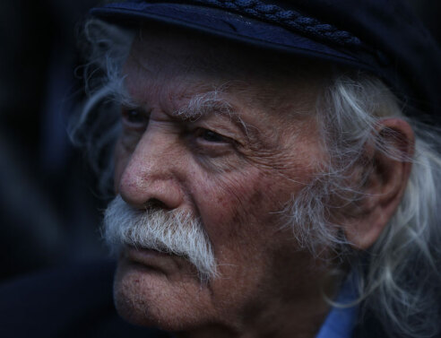 Ο Μανώλης Γλέζος και το πείραμα της Απειράνθου