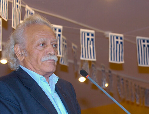 Ο Μανώλης Γλέζος μιλά στα παιδιά για ιδανικά 