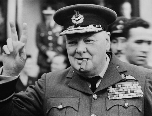 Observer: Όταν ο  Μανώλης Γλέζος παραλίγο να σκοτώσει τον Τσόρτσιλ