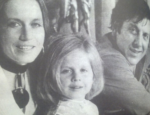 Έρρικα Μπρόγιερ, Κώστας Βουτσάς και η κόρη τους, Σάντρα