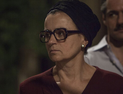 Καρυοφυλλιά Καραμπέτη, Ευτυχία