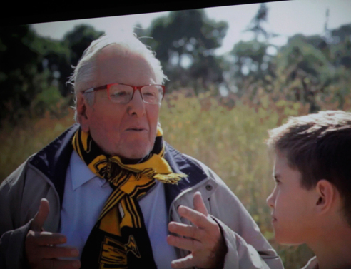 Ο Κώστας Βουτσάς με το κασκόλ της Ένωσης