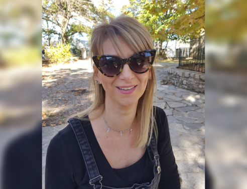 Η Μαρία Νίκα, ταμίας σε σούπερμάρκετ