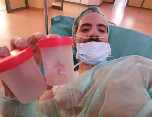 Ο Δημήτρης Κοντοπίδης αμέσως μετά το χειρουργείο