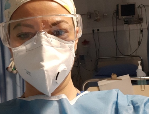 Νοσηλεύτρια στο νοσοκομείο Νίκαιας