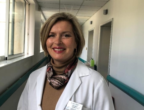 Η Μίνα Γκάγκα, διευθύντρια της 7ης πνευμονολογικής κλινικής του Σωτηρία, περιγράφει στην ATHENS VOICE την καθημερινότητα στο νοσοκομείο.