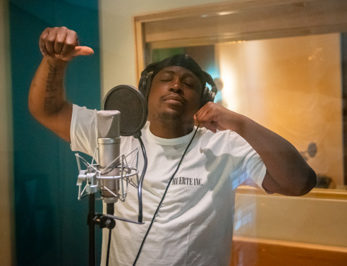 Ο ράπερ Moose στο στούντιο