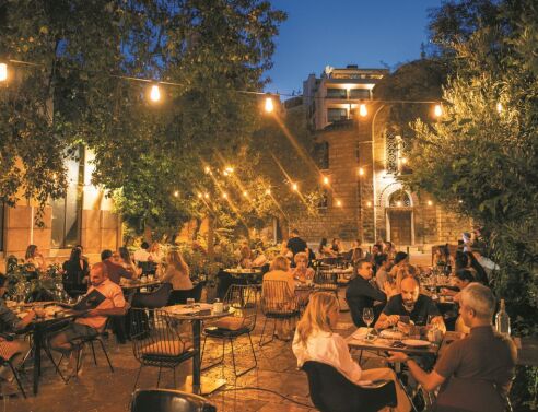 By the Glass: Το ωραιότερο wine bar της πόλης και πάλι κοντά μας