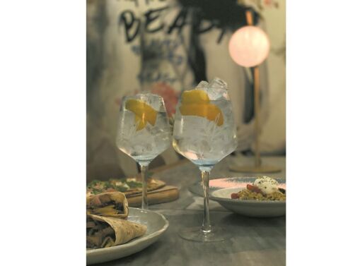 Cocktail και brunch στο Beauty Killed the Beast