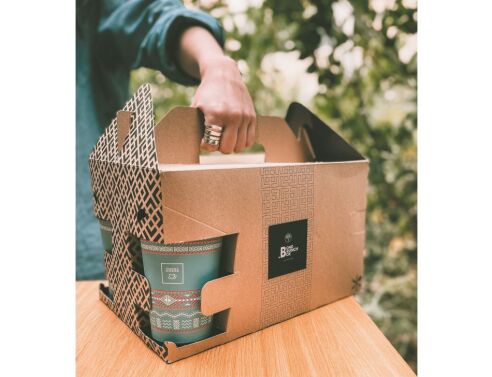 Bond Restaurant Bar: Χειροποίητα γλυκά σε μαγευτική αυλή