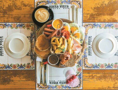 Buena Vista Social Bar: Εξωτικό brunch με θέα την Ακρόπολη