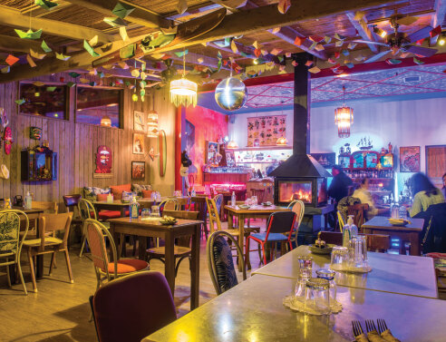 Καραβαϊκή, ένα απρόσμενα εξωτικό μεζεδοπωλείο στη Νέα Πεντέλη 