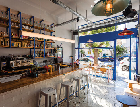 Λάλος, το ασυνήθιστο all day bar του Νέου Κόσμου που έγινε αμέσως στέκι