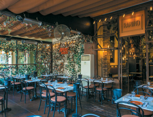 Ramino, η φιλόξενη, αυθεντική τρατορία της Γλυφάδας