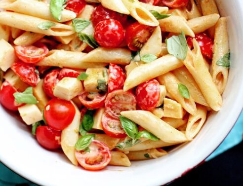 Μακαρονάδα με ντοματάκια, πιο απλή δε γίνεται