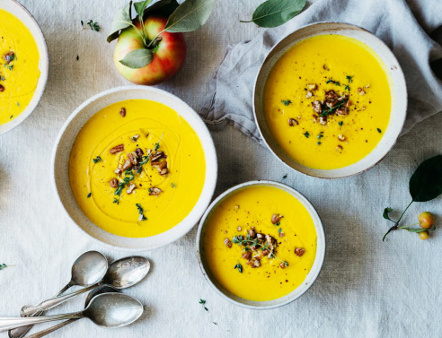Σούπα με καρότα, μήλα και κουρκουμά