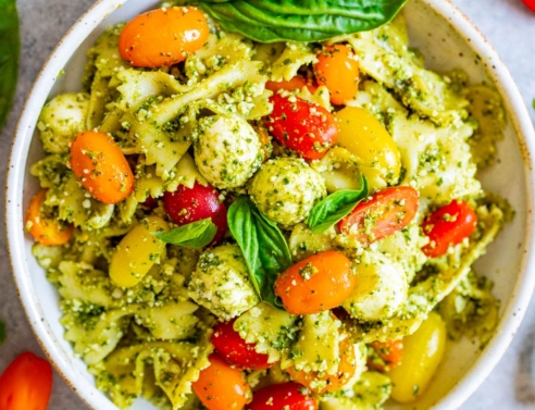 Εύκολη (και δροσερή!) σαλάτα ζυμαρικών σε 15’