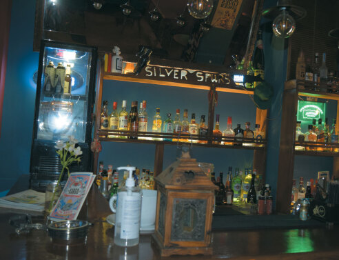 SILVER SPURS, all day σπιρούνια και ροκ ύμνοι στην καρδιά του Παγκρατίου