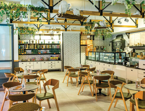 Koukouvaya: Το ραντεβού των γλυκατζήδων στην πλατεία Αγίας Ειρήνης