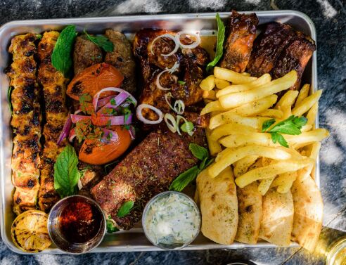 Μπαϊρακτάρης Eatery, όταν η παράδοση συναντά τις νέες γεύσεις