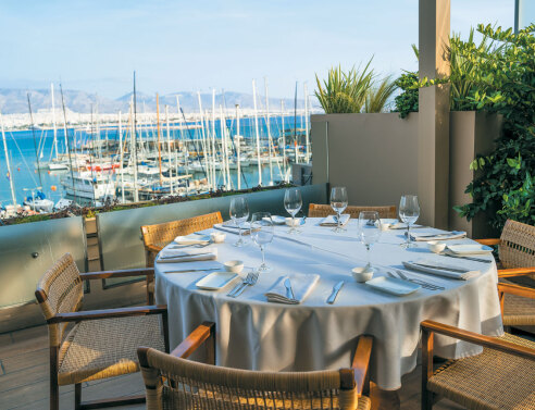 Varoulko Seaside, το εμβληματικό εστιατόριο της Αθήνας