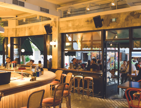 Café Cafe cocktails & more: Το στέκι που άλλαξε τα δεδομένα  στο Περιστέρι