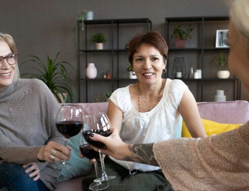 Γιατί όσο μεγαλώνουμε επιλέγουμε πιο σωστά τους φίλους μας;