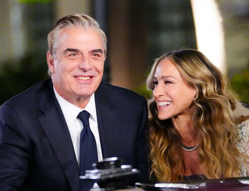 Ο Κρις Νορθ ως Mr. Big και η Σάρα Τζέσικα Πάρκερ ως Κάρι Μπράντσο στο Sex and the city - And Just Like That