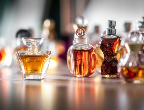 Honey perfumes: Τα αρώματα που μυρίζουν πανάκριβα (και γλυκά)