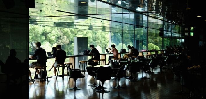 Coffee omakase: Όταν η Ιαπωνία μετατρέπει τον καφέ σε τελετουργία