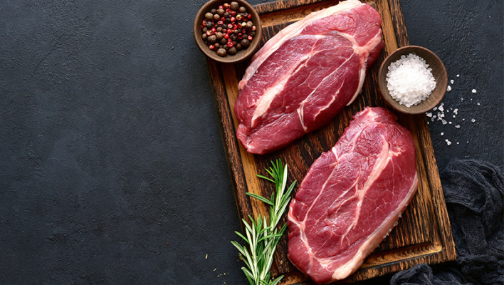 Γιατί ένας βίγκαν λέει ότι το μέλλον είναι… το κρέας