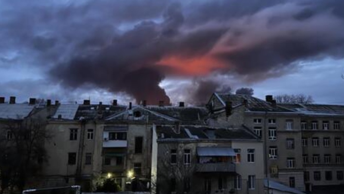 Στιγμή από την έκρηξη στην Οδησσό και τη φωτιά που προκλήθηκε 