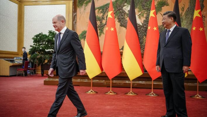 Γερμανία: Γιατί δεν μπορεί να χωρίσει οικονομικά από την Κίνα;