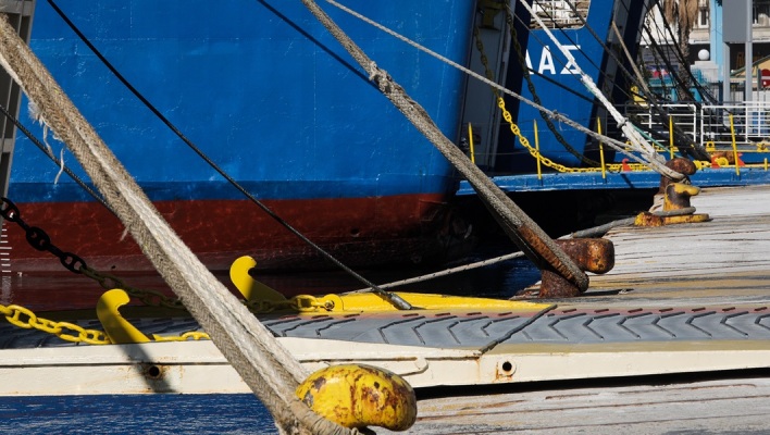 Δεμένα πλοία στο λιμάνι του Πειραιά στο πλαίσιο της 24ωρης πανελλαδικής απεργίας