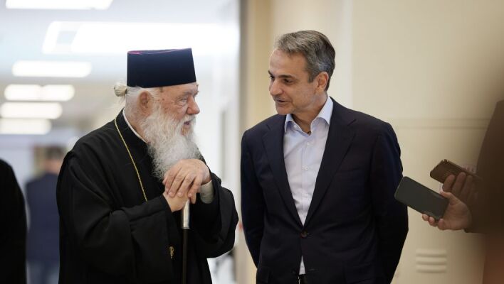 Ο πρωθυπουργός Κυριάκος Μητσοτάκης με τον Αρχιεπίσκοπο  Αθηνών και πάσης Ελλάδος κ. κ. Ιερώνυμο
