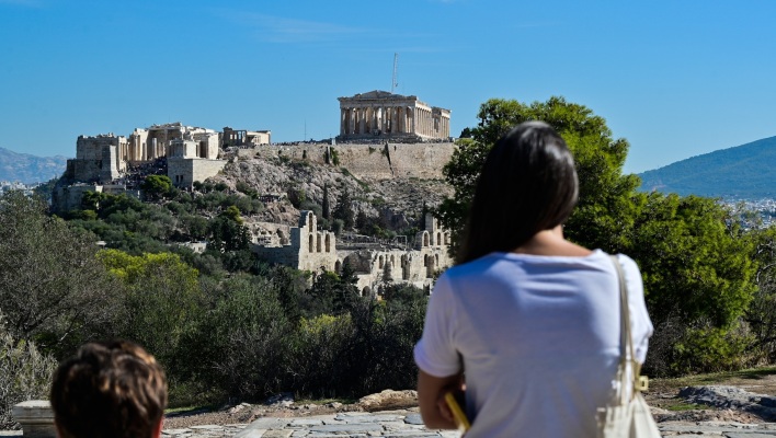 Η Ακρόπολη ξανά χωρίς σκαλωσιές - Μοναδικές εικόνες μετά από 15 χρόνια - Άρθηκαν οι κατασκευές από τη δυτική πλευρά του Παρθενώνα, πάνω από το Ηρώδειο.