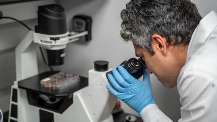 Μελέτη: Πώς το εμβόλιο κατά της Covid-19 «ενισχύει» την ανοσολογική απόκριση καρκινοπαθών