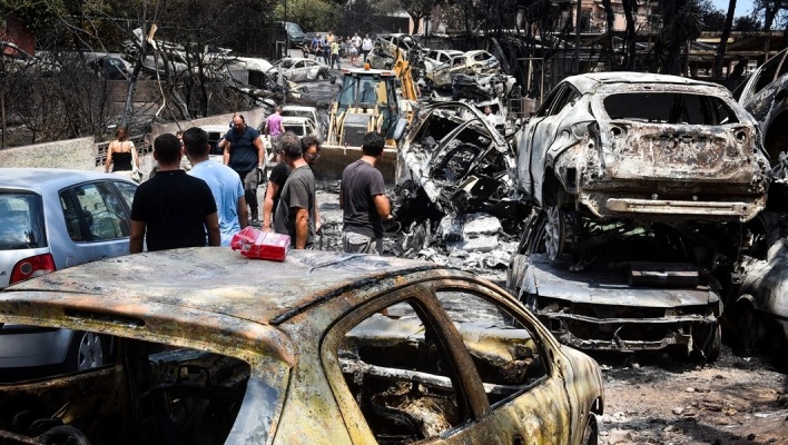 καμμενα αυτοκινητα, δασος, κοσμος