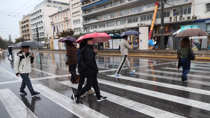 Καιρός, περαστικοι, βροχη