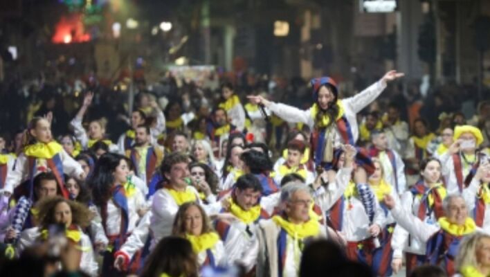 Η βραδυνή παρέλαση στο Πατρινό Καρναβάλι