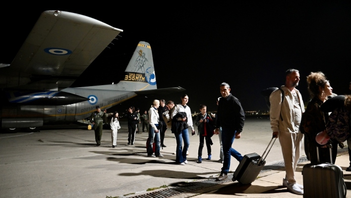 Επαναπατρισμό πολιτών από τα Ηνωμένα Αραβικά Εμιράτα με C-130 της Πολεμικής Αεροπορίας