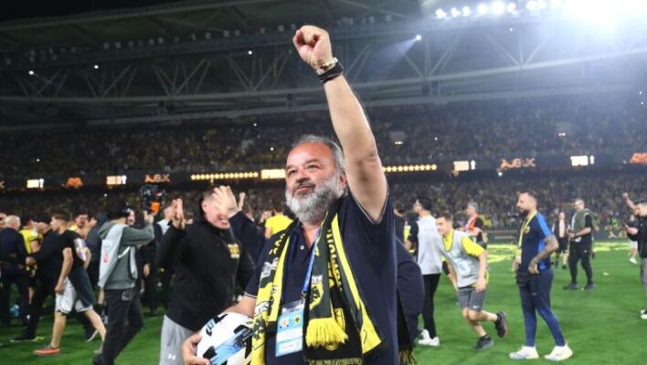Πανζουρλισμός στην Allwyn Arena – Παίχτες και κόσμος της ΑΕΚ έγιναν ένα μετά την κατάκτηση του πρωταθλήματος (pics)