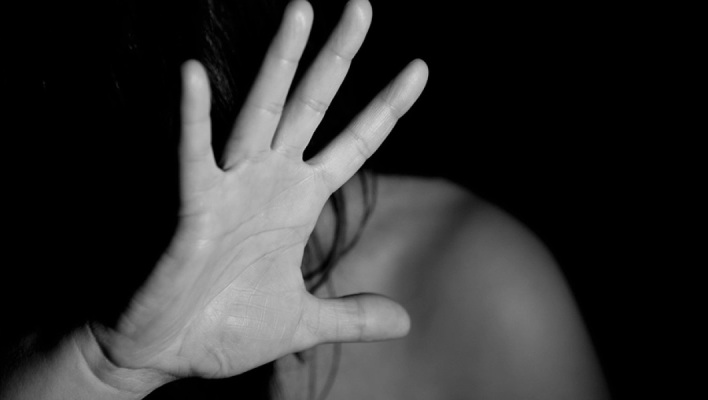 Νέα υπόθεση βιασμού: Ο κουνιάδος της την απειλούσε με πριόνι και την κακοποιούσε