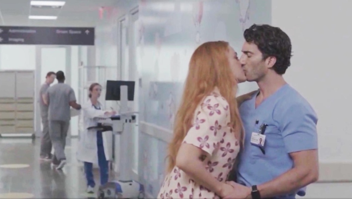 Στιγμιότυπο από την κομμένη σκηνή φιλιού του Μπαλντόνι με τη Λάιβλι 