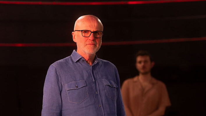 Τιμ Κράουτς: Συνέντευξη με αφορμή την παράσταση «Ολική άμεση συλλογική επικείμενη επίγεια σωτηρία» στο θέατρο Φίατ