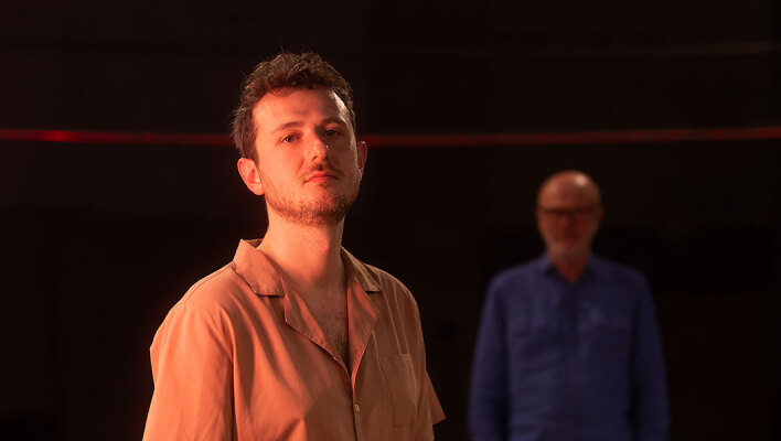 Αλέξανδρος Ραπτοτάσιος: Ο σκηνοθέτης που τολμά να πειραματίζεται με το κοινό