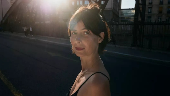 Η Joanna Dunis επανασχεδιάζει την αυτοβιογραφία